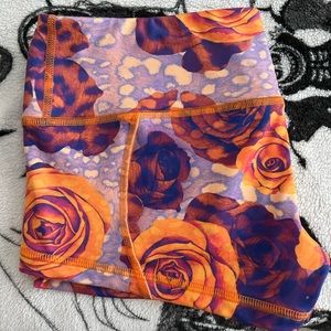 Fleo low rise contour shorts!! Excellent condition. Size M